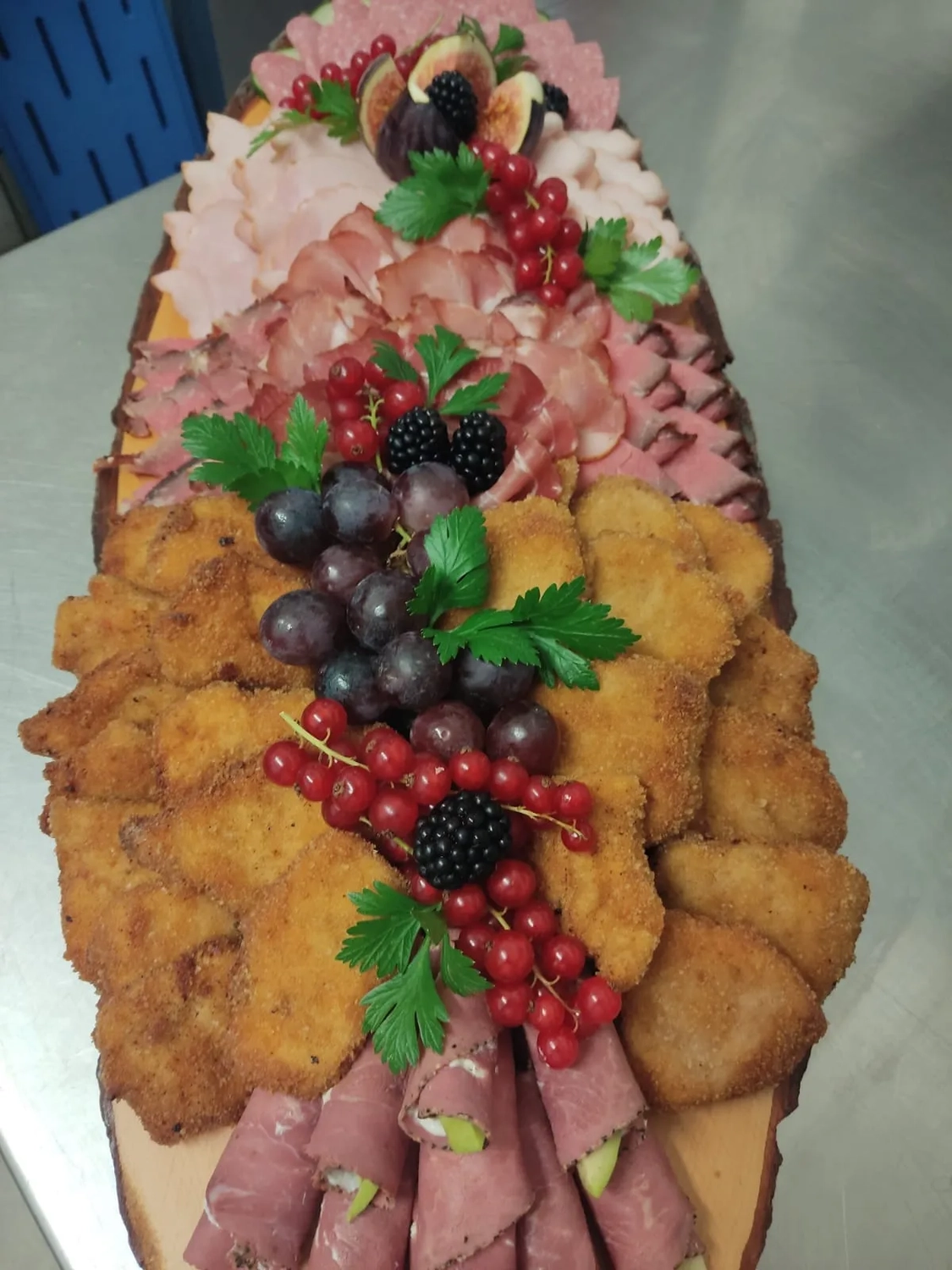 Thörnich - EventCatering - a Wurstplatte, eine deutsche Wurst- oder Aufschnittplatte