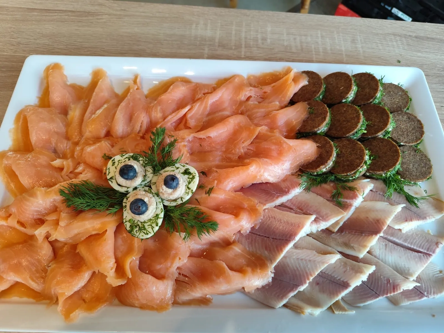 Thörnich - EventCatering - a Wurstplatte, eine deutsche Wurst- oder Aufschnittplatte