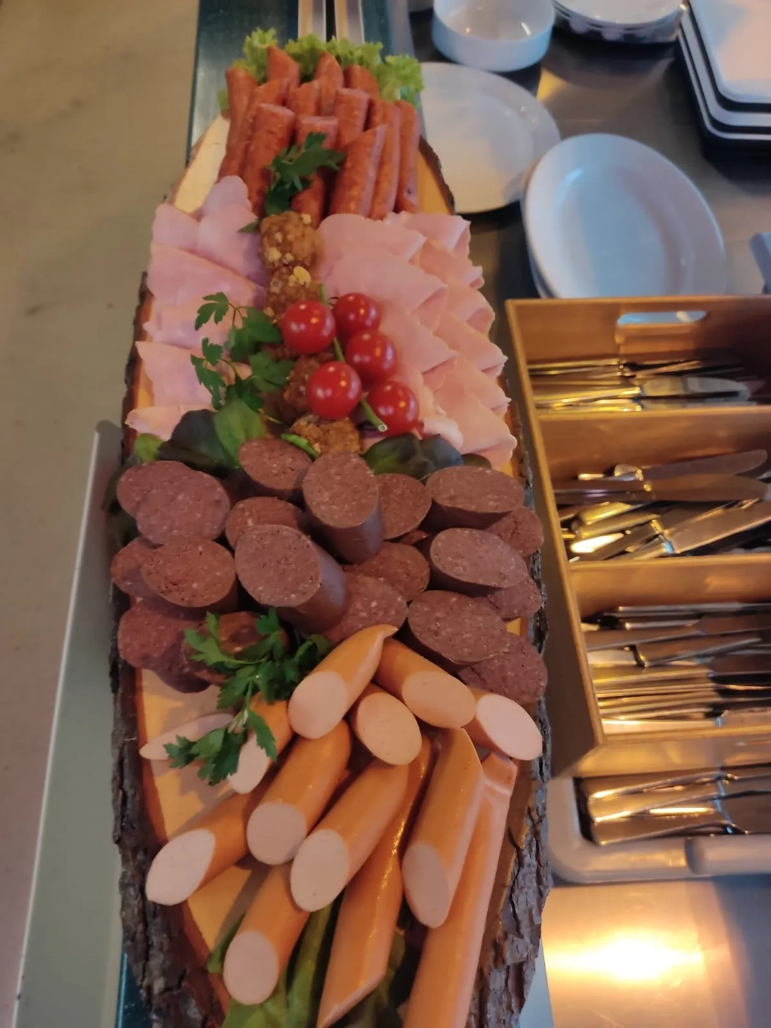 Thörnich - EventCatering - a Wurstplatte, eine deutsche Wurst- oder Aufschnittplatte